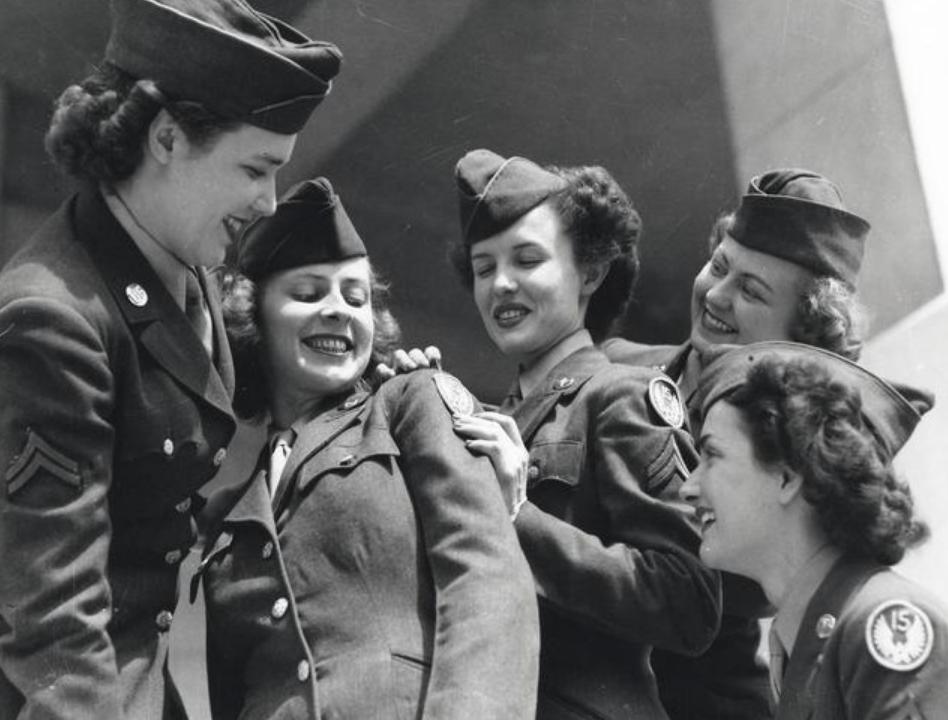 二战奇闻：美国女性脱下*袜丝**，为前线捐献尼龙