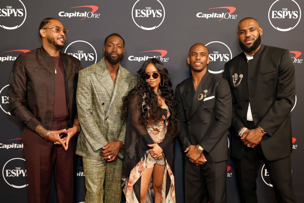 大佬!香蕉船兄弟ESPY颁奖重聚,安东尼致辞詹皇韦德保罗站着如喽啰