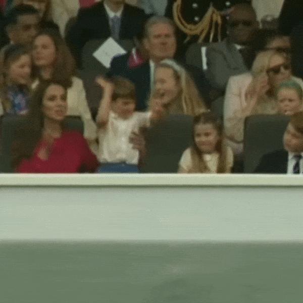 夏洛特豪气“喊话”英女足，威廉自豪做女儿传声筒，与有荣焉