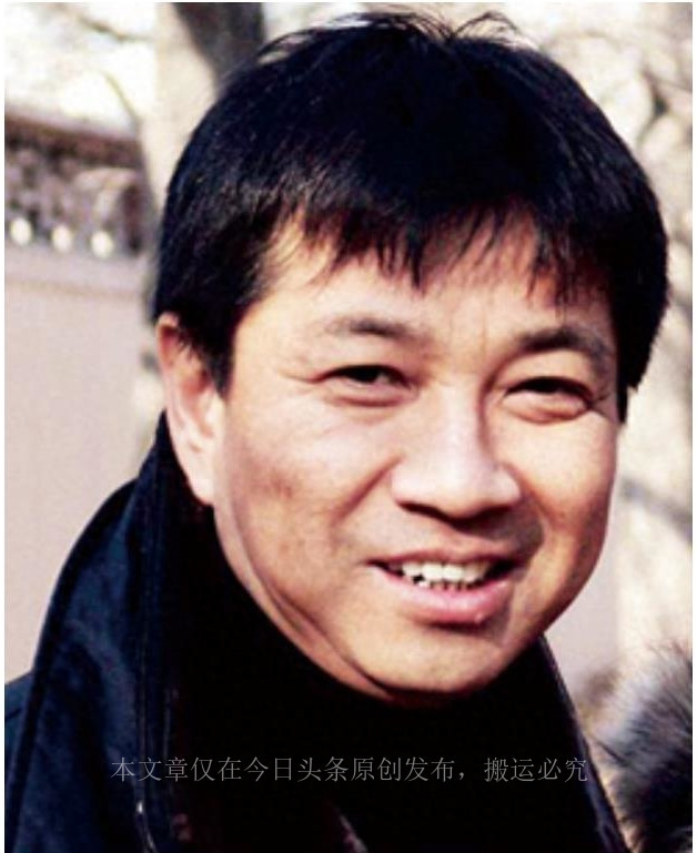 成名后抛弃妻子二婚至今未育,成名之后抛弃妻子女儿