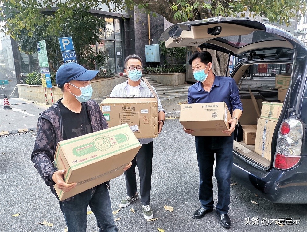 你们辛苦了众志成城共抗疫情,深圳医院抗疫一线医护