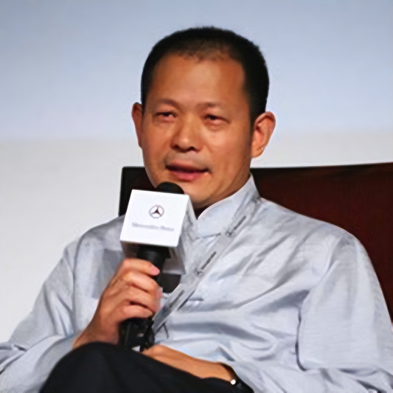 他17岁上中国人大，28岁赚500万元，39岁身家15亿，凭啥