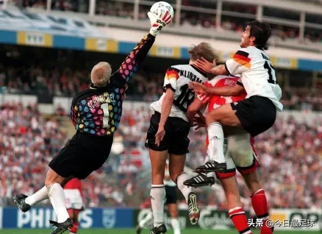 世界足坛十大传奇门将,世界足球历史十大门将排行榜