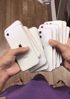 笑死了，女朋友说她昨晚游泳去了，这晒痕就是最好的证明