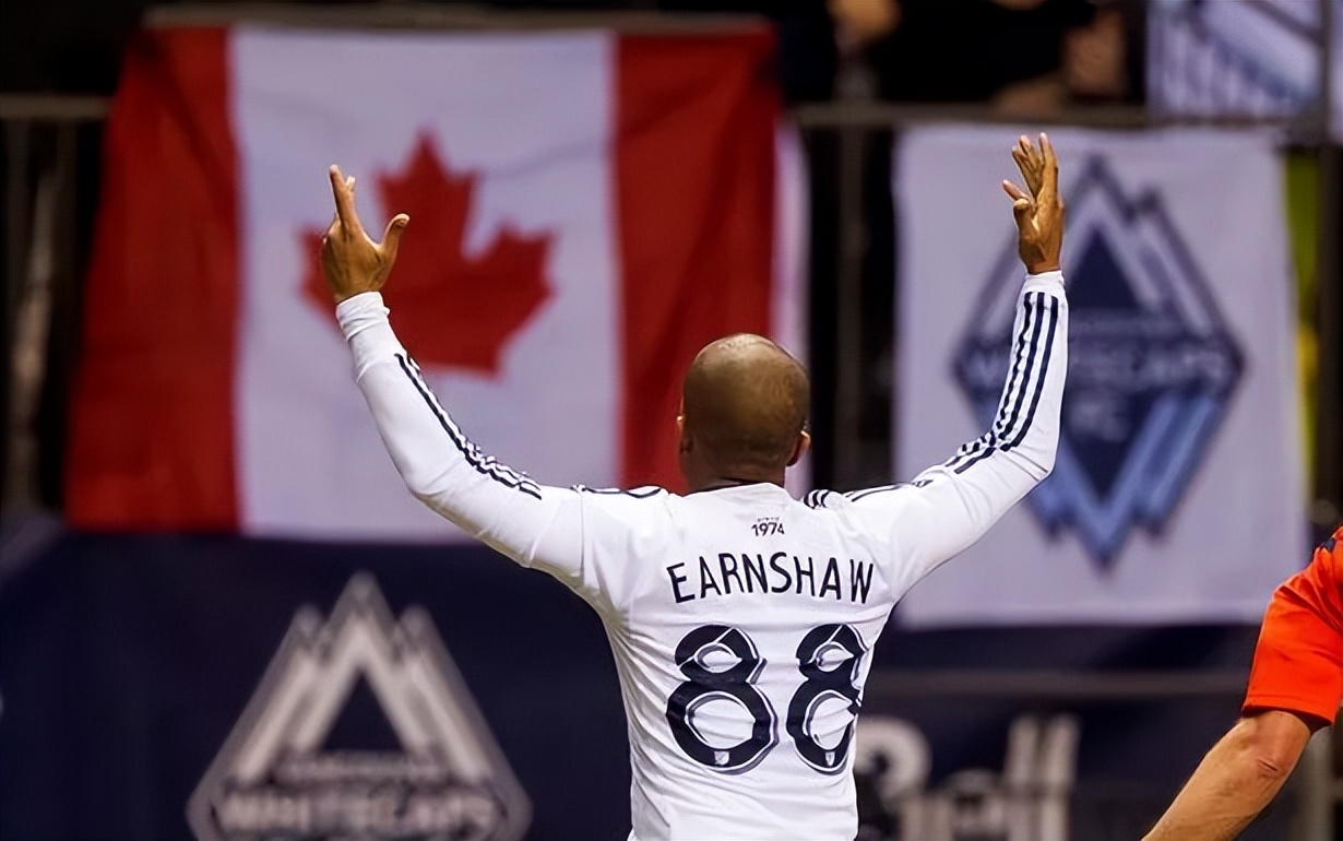 时隔14年英超再现帽子戏法,37岁在英超上演帽子戏法的人