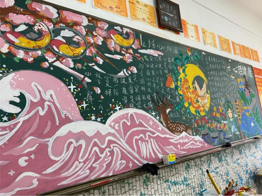 00后黑板报能有多卷？画风唯美惊艳绝伦，美术老师看了自愧不如