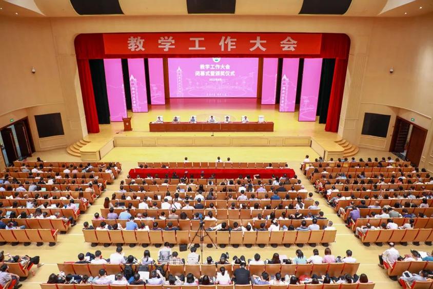 这所以“信息”命名的大学，确实值得拥有！