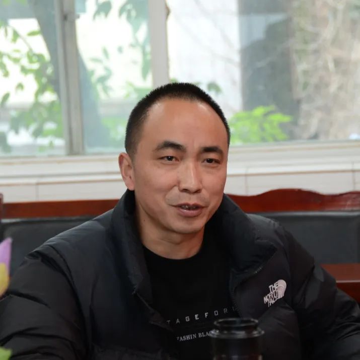 教育局领导到小学指导工作,教育局局长到小学校视察工作简报