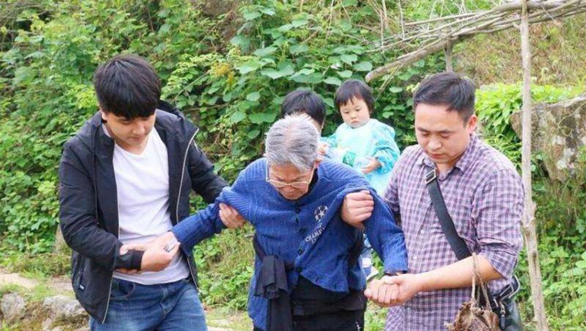 湖南老人建活人墓,湖南深山老人墓