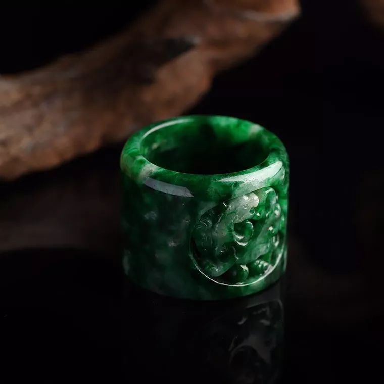 男人戴翡翠有什么讲究吗,男人戴翡翠观音好还是山水牌好