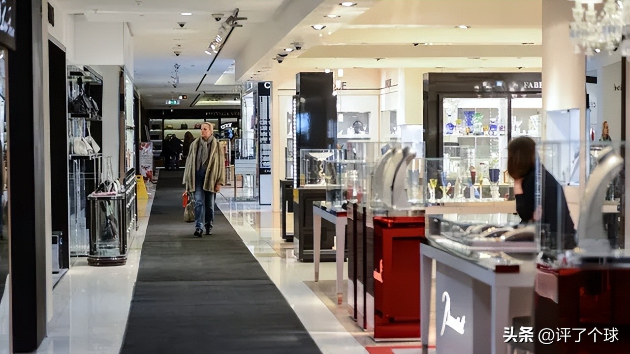 欧盟禁止出口奢侈品到俄罗斯,俄罗斯被制裁后的奢侈品店