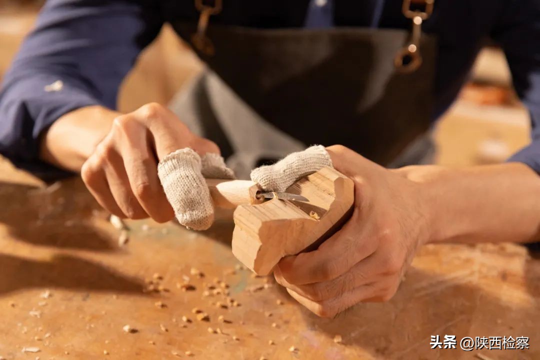 木工师傅月收入10万,5个木工师傅的6年讨薪路