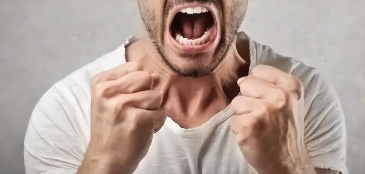 初中校园霸凌被家长暴打,15岁少年校园霸凌被打