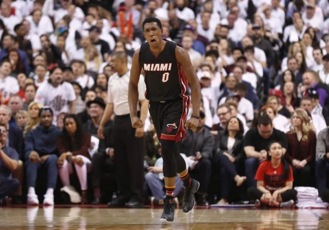 场均24分后卫报销，老大伤停！逼疯无数人的球队文化反而救了他们