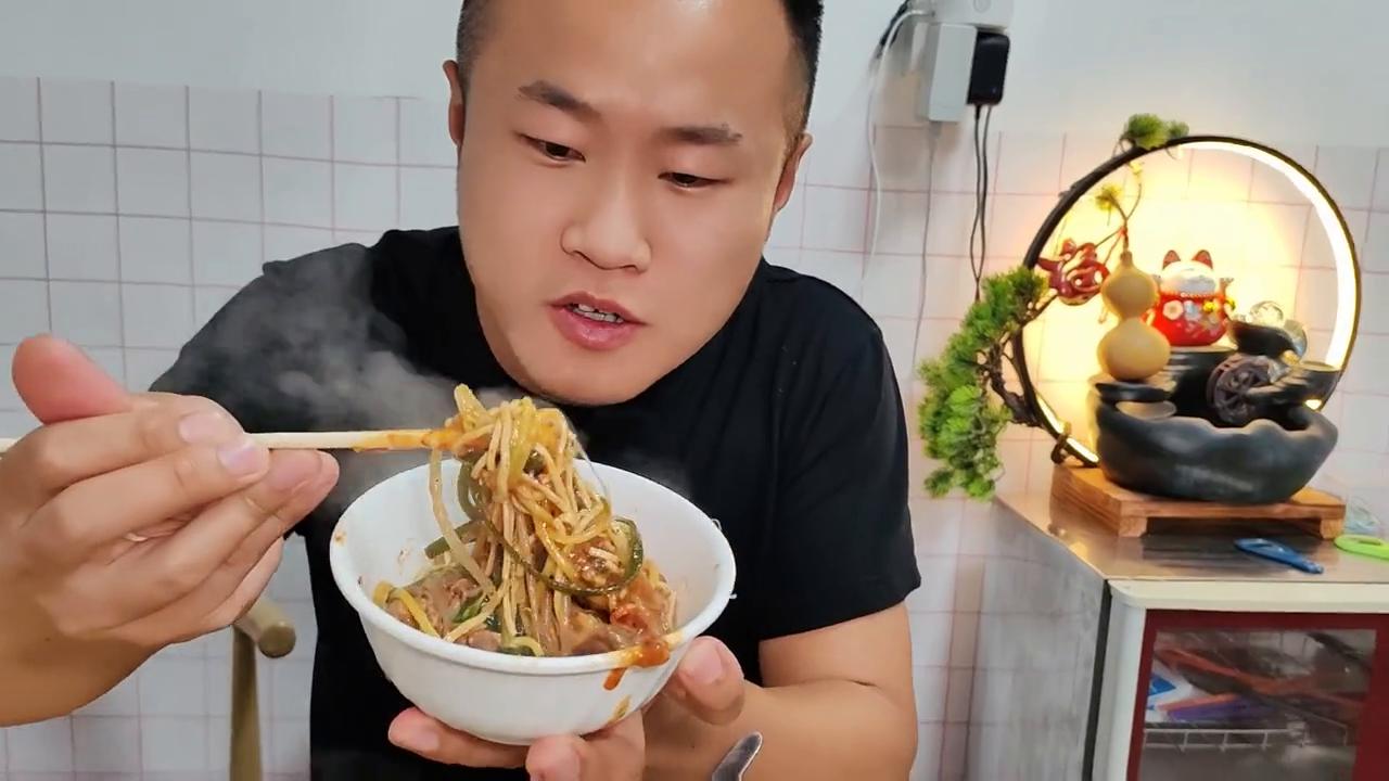 12元一碗的东北大碗麻辣烫,砂锅麻辣烫12元一碗