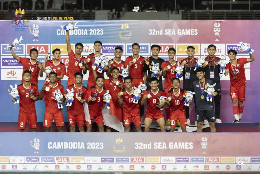 打群架!神进球!犯大错!扔奖牌!东运会男足决赛堪称神剧情!