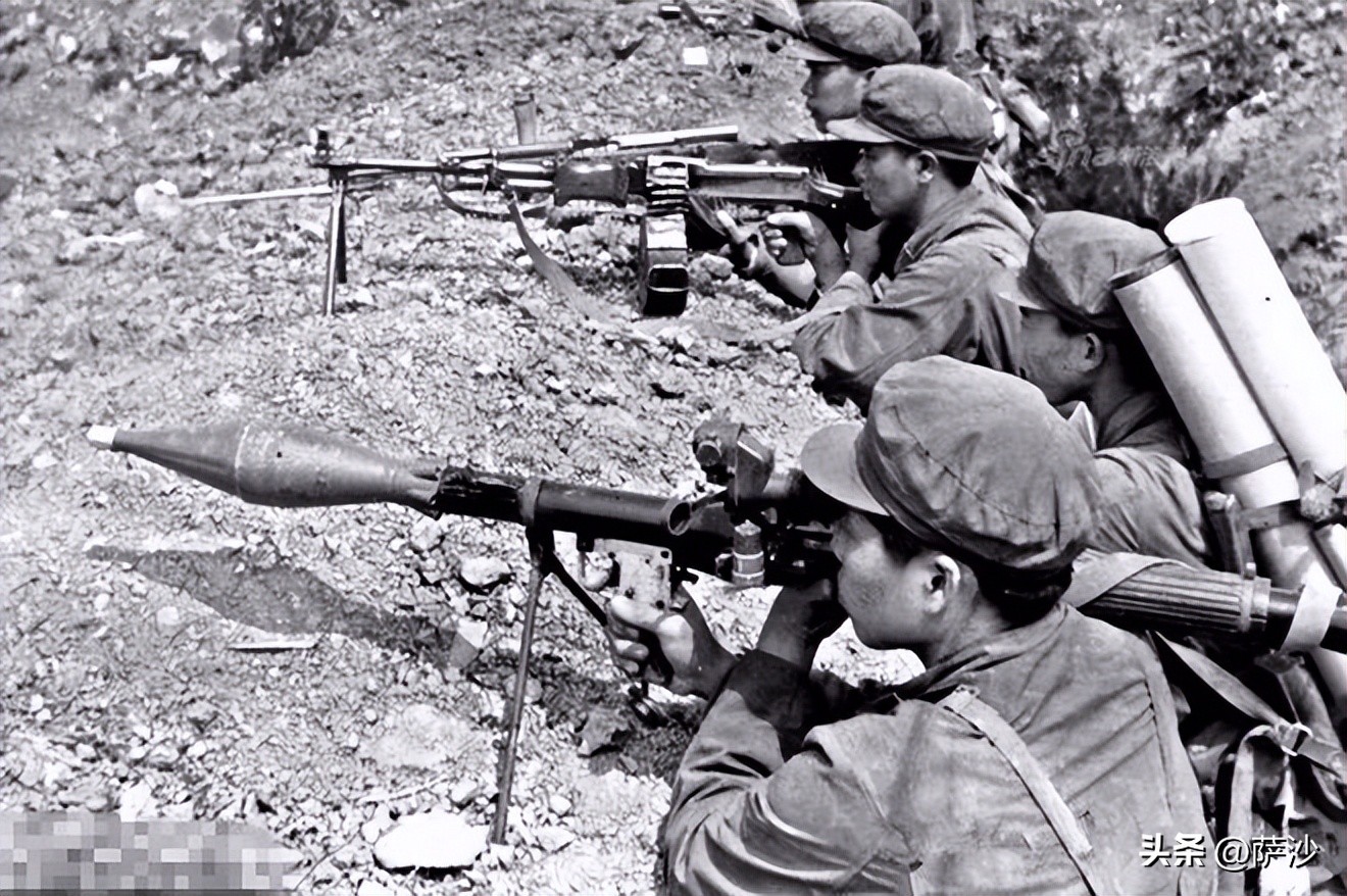 80年代部队使用的130火箭炮,中国83式履带122毫米火箭炮