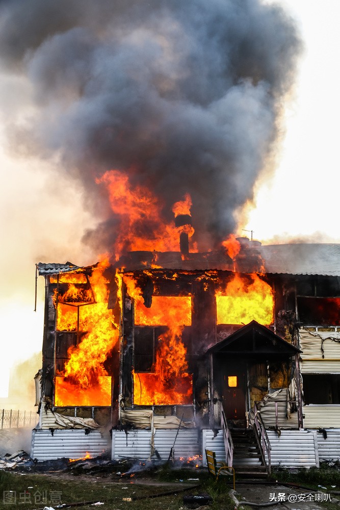 宿舍酒精烧蟑螂,男生在宿舍用酒精烧蟑螂