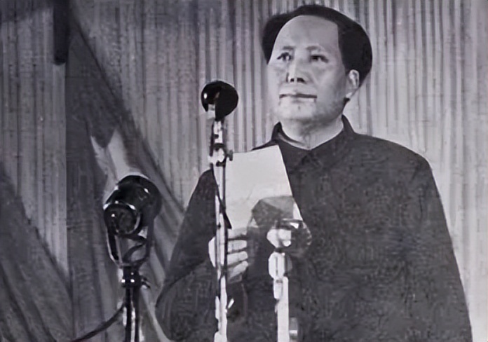 *德朱**是十大元帅之首，他的授衔编号为何是004？001号又是谁？