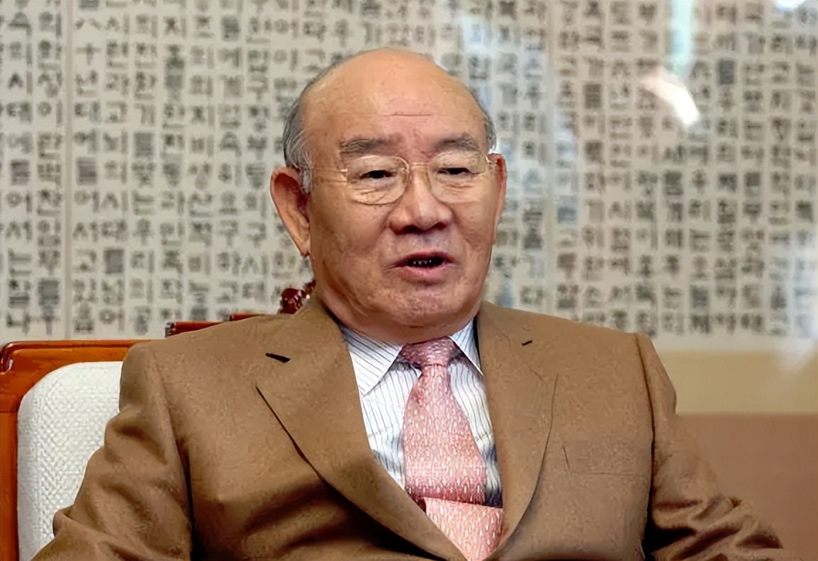 韩国财阀辛格浩:二婚入赘日本战犯家族发家,89岁和儿子共享女星