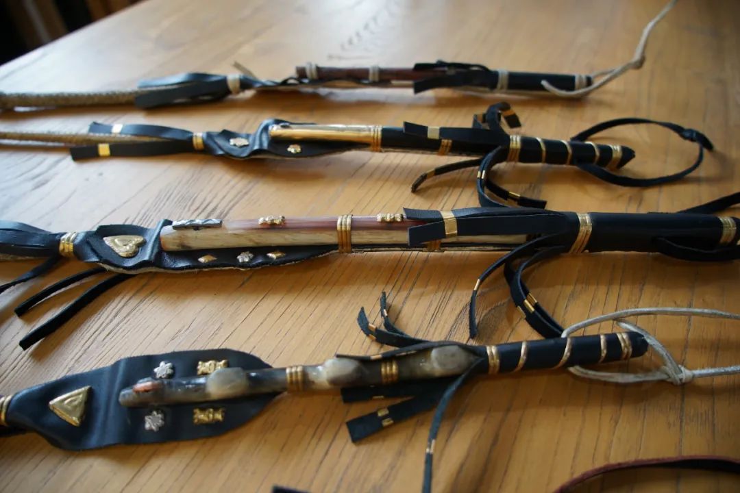 手工纯皮马鞭,农村手工制作鞭子