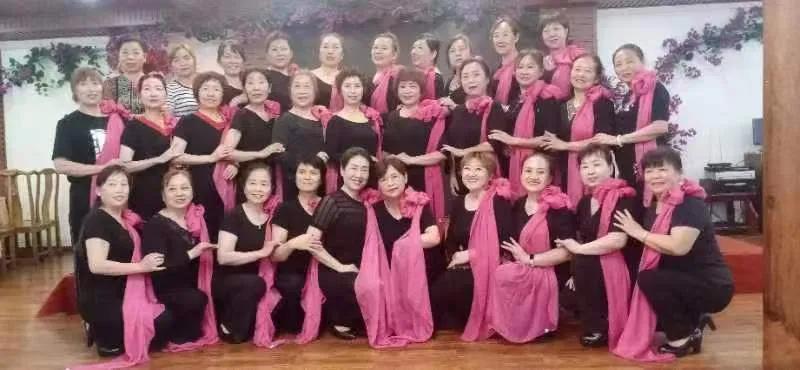 好乐网花之韵艺术团在绵阳亮相