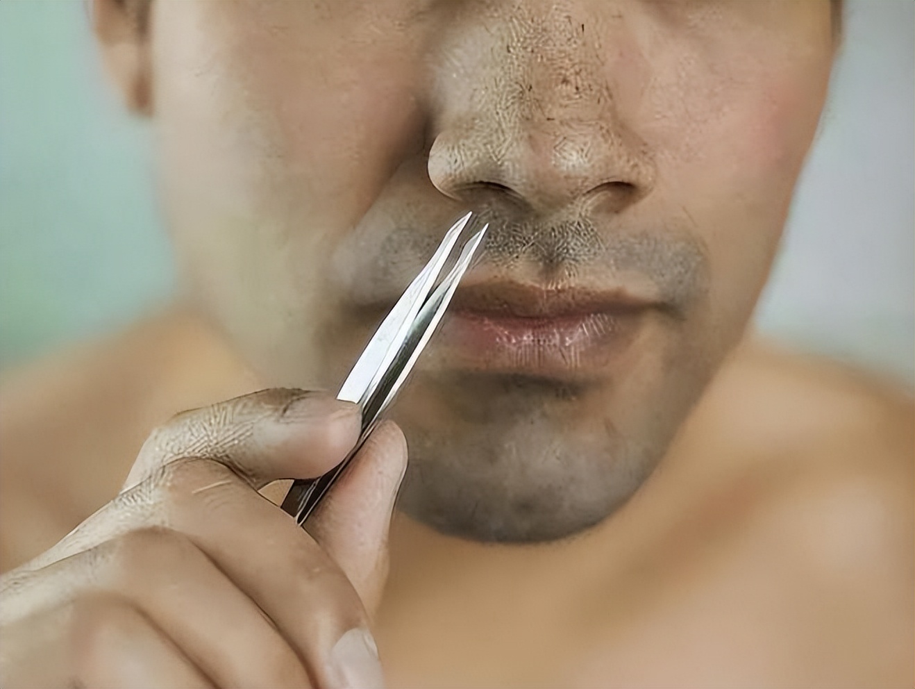 鼻毛经常窜出来的男人会怎样,男士鼻毛窜出来鼻毛旺盛说明什么