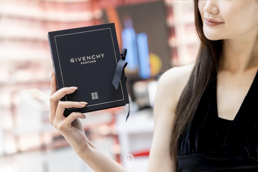 限时开启！纪梵希美妆「书店」带你探索感官之旅