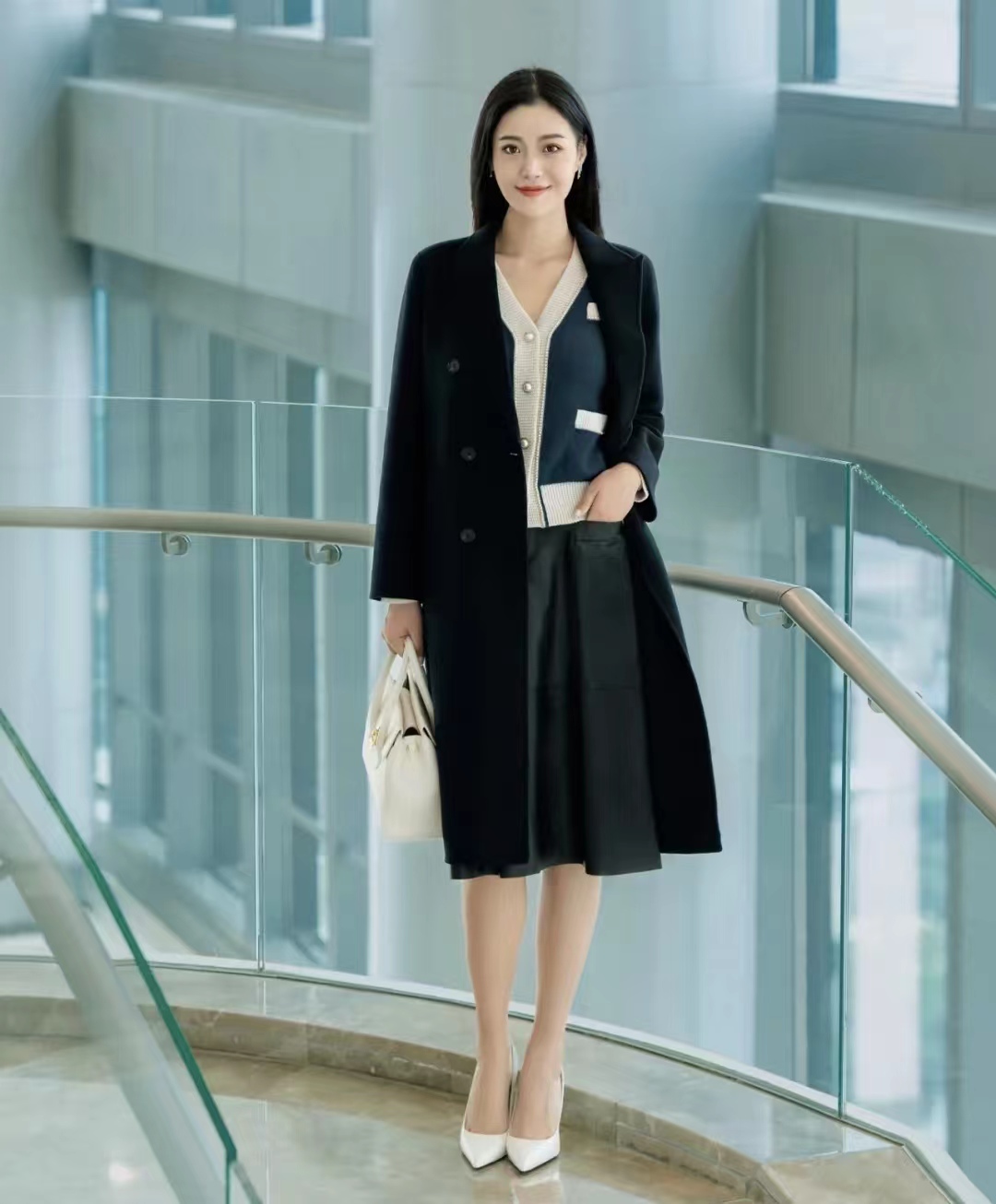 呢子大衣配高跟鞋的穿搭高级感,韩剧女主穿搭秋冬大衣搭配高跟鞋