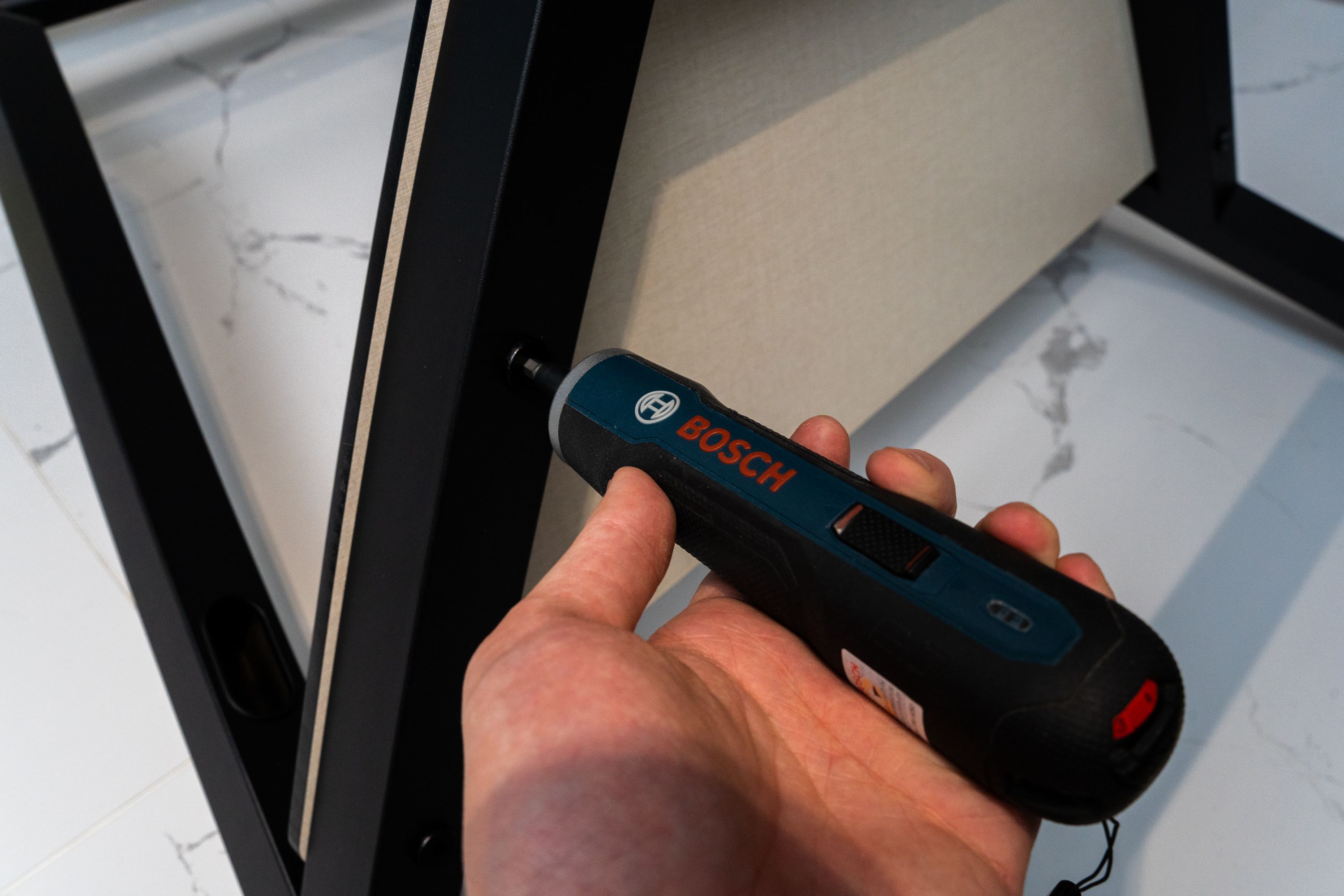 客厅要不要装电视机支架,客厅嵌入式电视支架选择