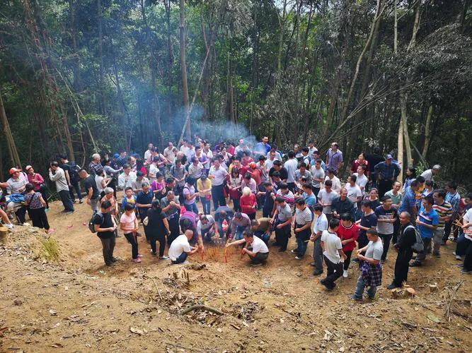 清明节扫墓为什么要放鞭炮,清明节上坟烧纸钱真的有用吗