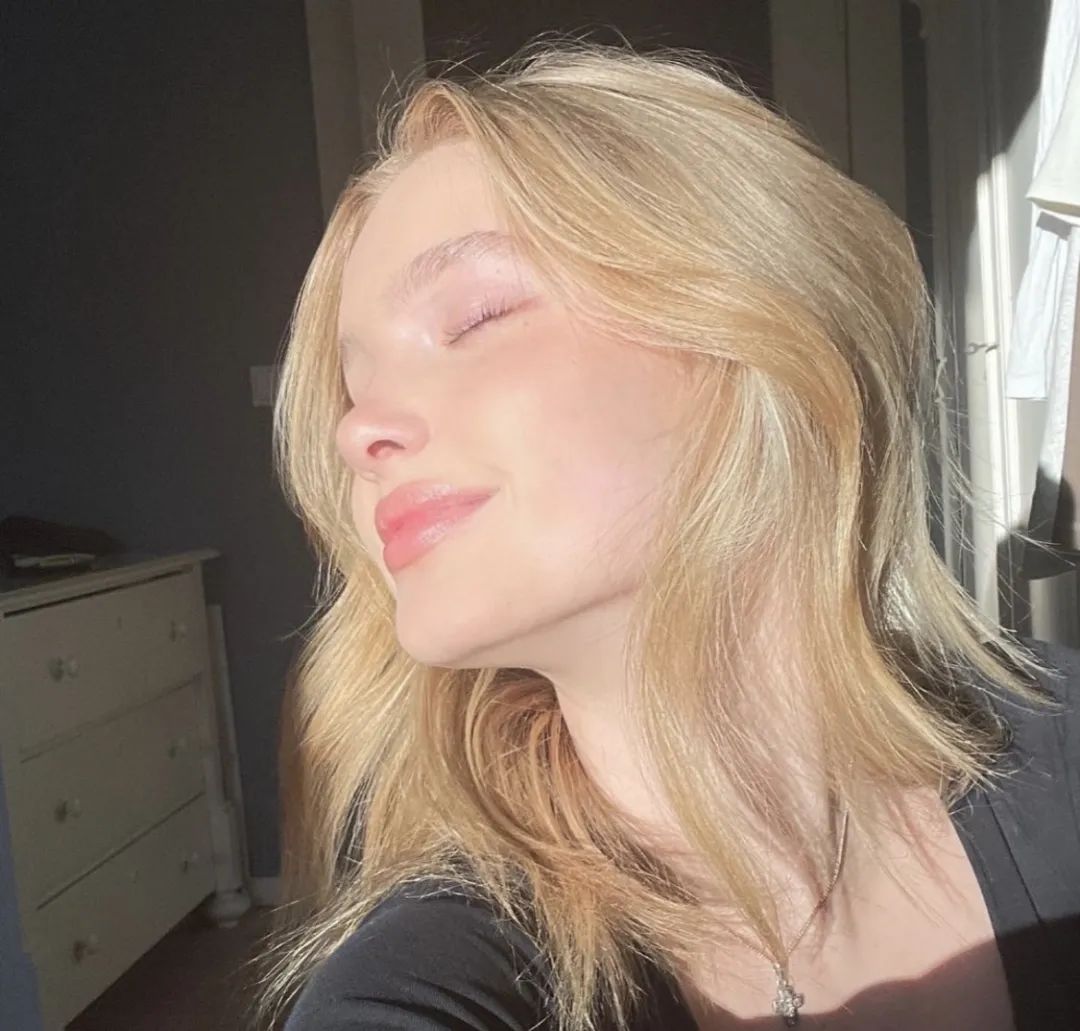 有这几个特点的女生打车去染浅发