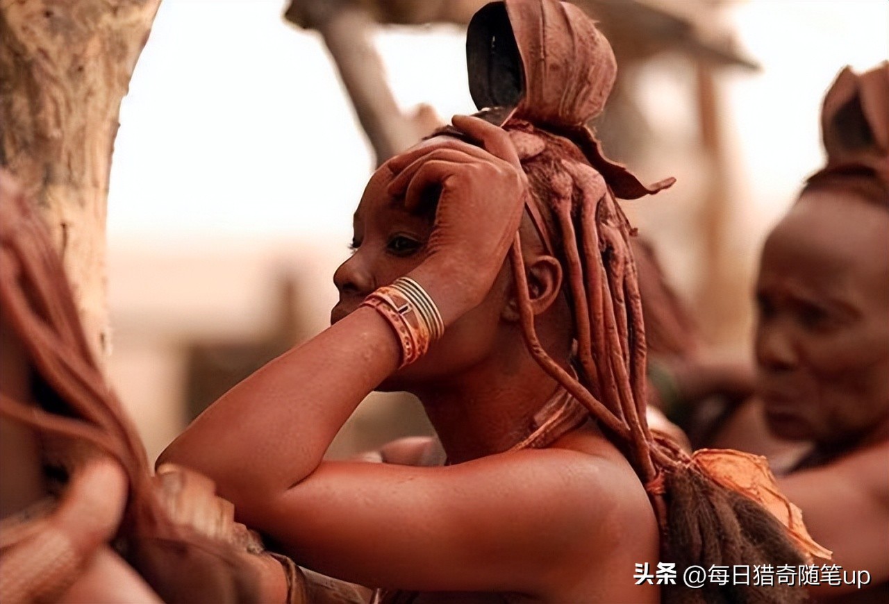 古埃及人为什么下巴要插木棍,亚马逊原始部落下巴穿木棍