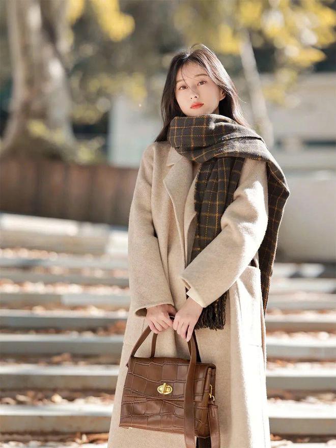 燕麦色大衣新年穿搭,燕麦色的衣服适合多大年纪的穿