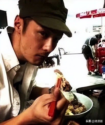 一家店铺宣布关门整条街,一家店突然停业了