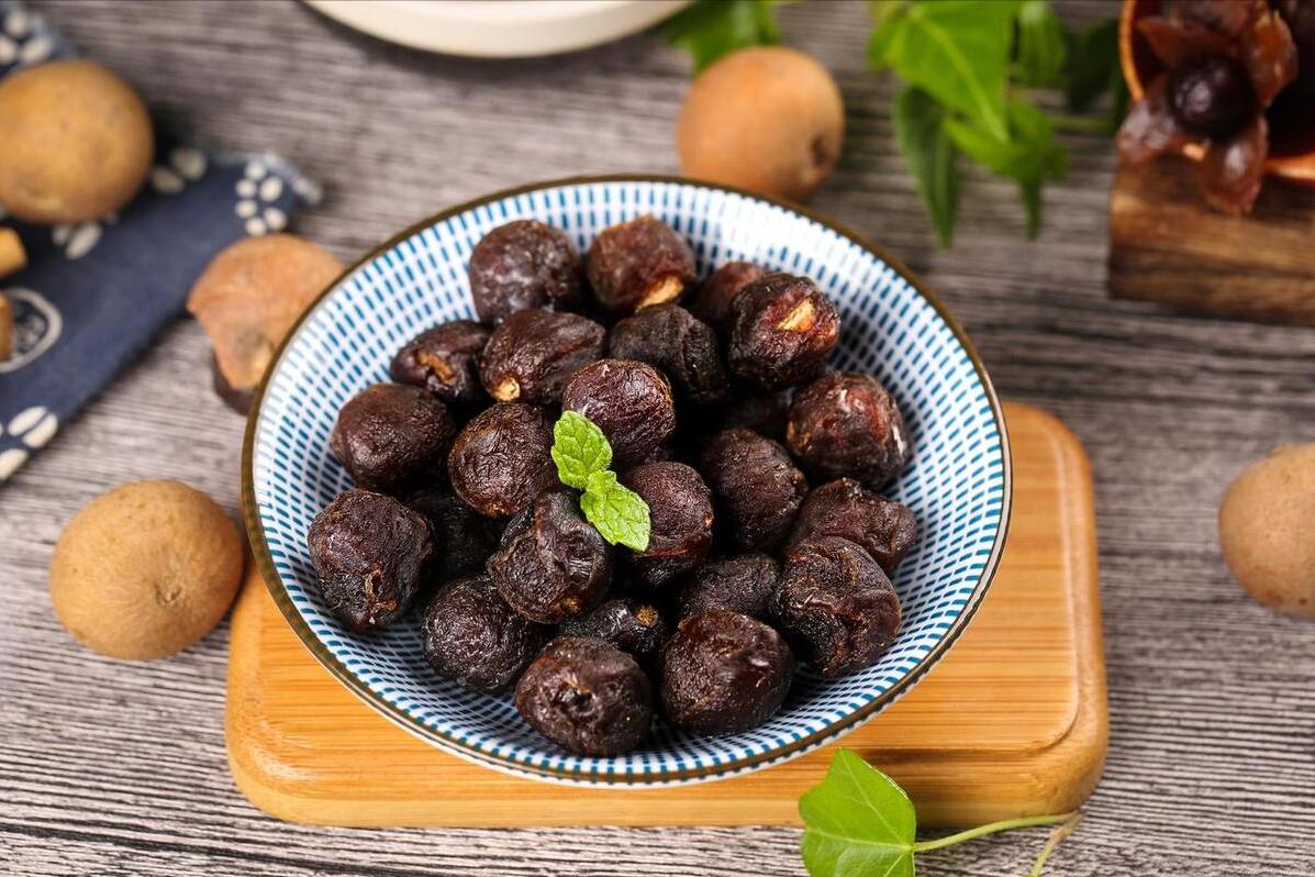 老母鸡汤放入枸杞红枣补血又补气,老母鸡炖汤补气补血红枣枸杞