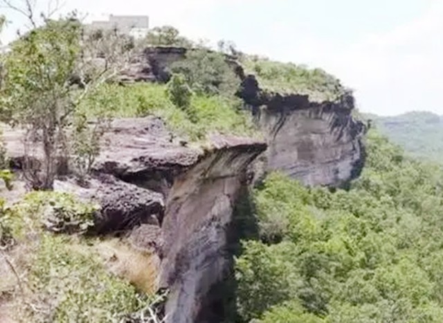 孕妇被推下悬崖老公判几年,孕妇被老公推下悬崖最新消息