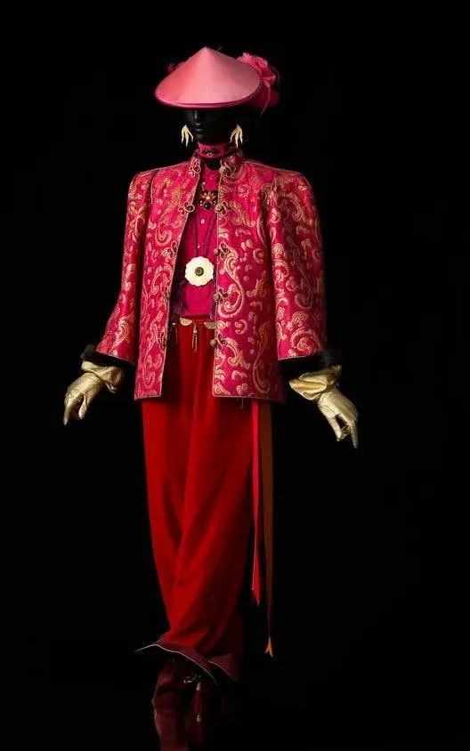 赵露思穿上廉价中国风礼服，俗成了18线网红