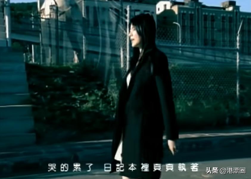 后台太硬，没人敢*规则潜**的女星