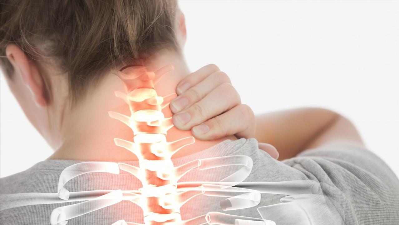 颈椎病做了手术为什么会肩膀疼,颈椎引起肩周疼痛是否用针扎