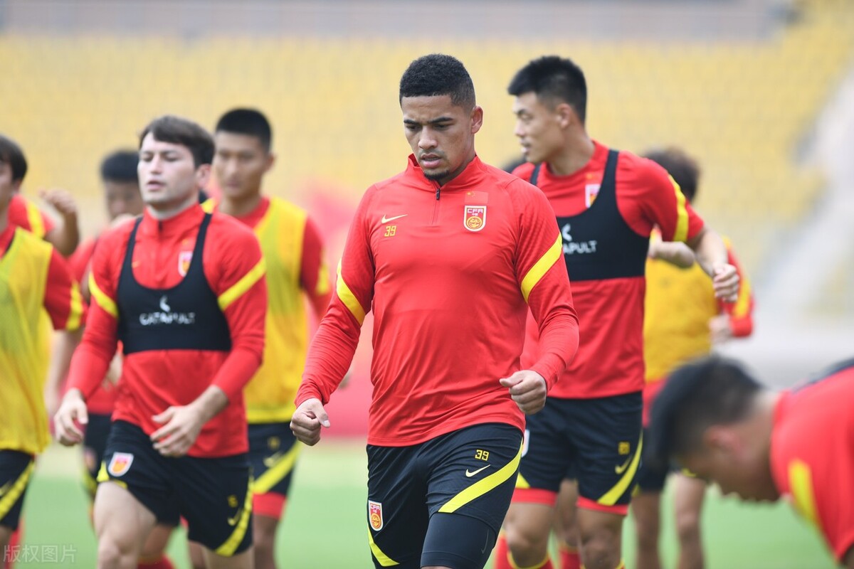 国足首发首战阵容,东亚杯蒋光太和戴伟浚