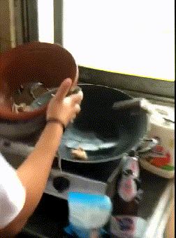 我想问一下这到底是足球还是篮球呢？这电棒是干什么用的