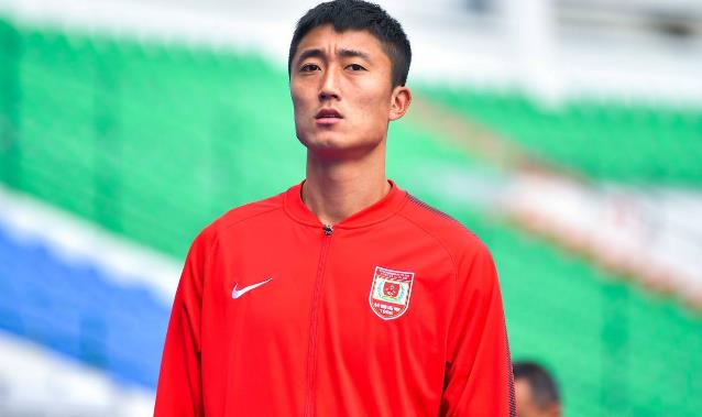 他刚在亚泰发挥渐入佳境，就传出要离队传闻，上赛季表现可圈可点