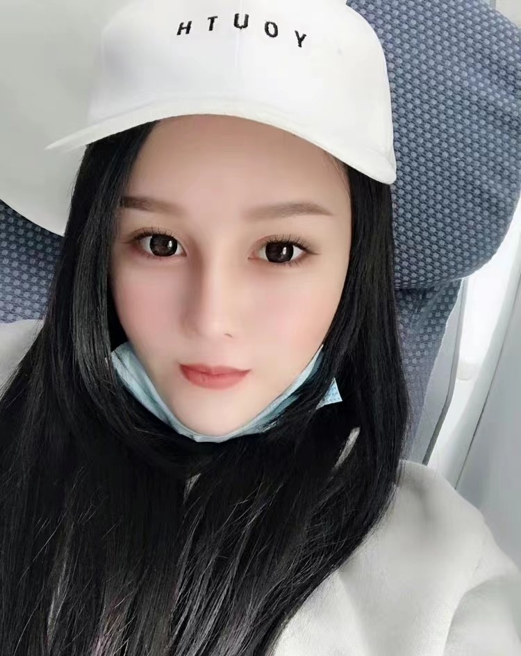 赵本山女儿晒结婚证件照,赵本山女儿晒结婚照