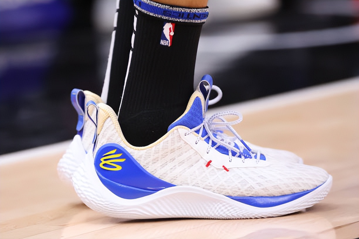 NBA球员上脚：欧文穿天价Kyrie4，中国球鞋太帅了