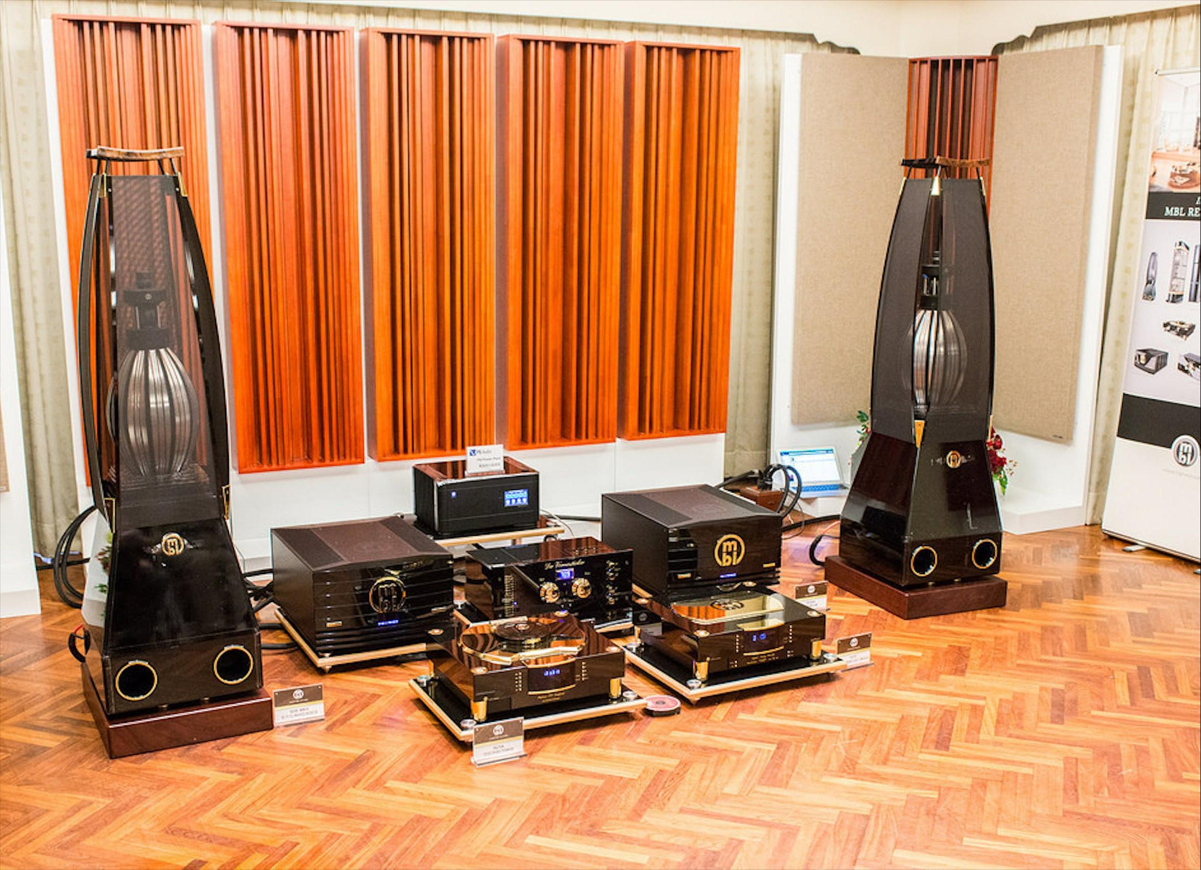 感受音乐的极致，他花了一千万的买了一套音响设备