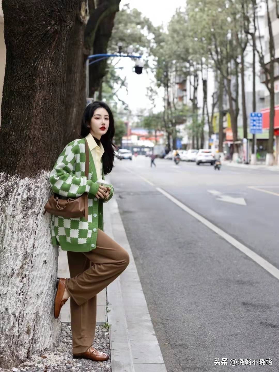 阔腿裤和直筒裤哪个比较显瘦,阔腿裤和直筒裤哪一种更显高显瘦