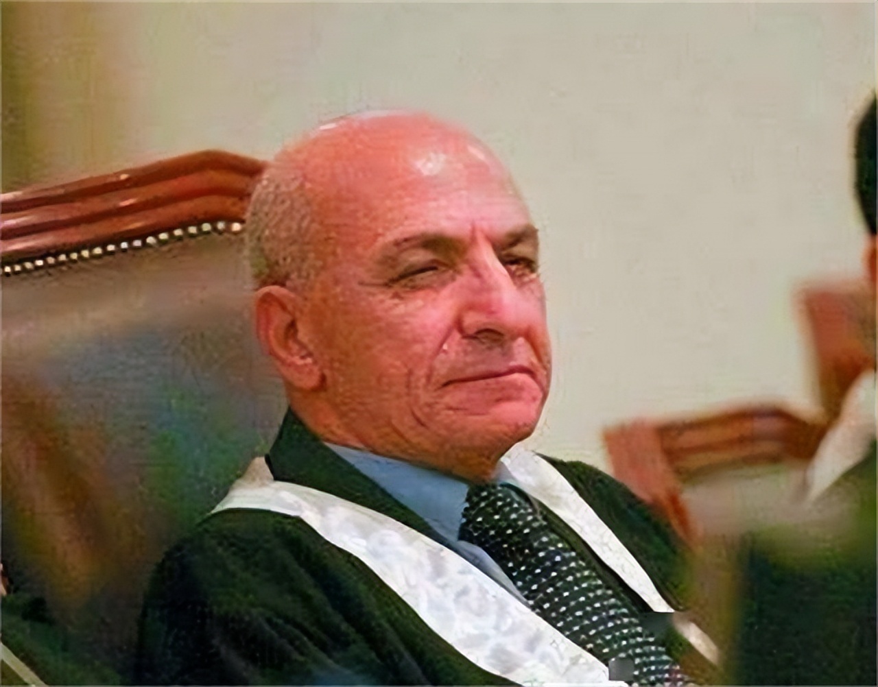 萨达姆被美军关押3年,将萨达姆定罪的法官事后下场如何