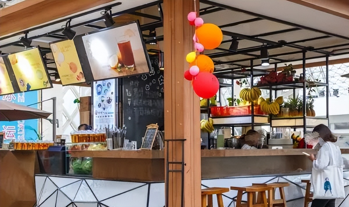 奶茶店1800工资高吗,每天1000杯奶茶赚多少钱