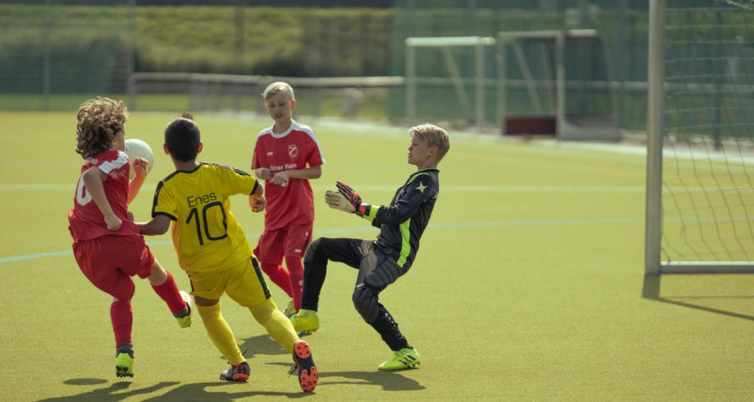 教练怎么鼓励孩子进步和自信,教练怎么激发孩子兴趣